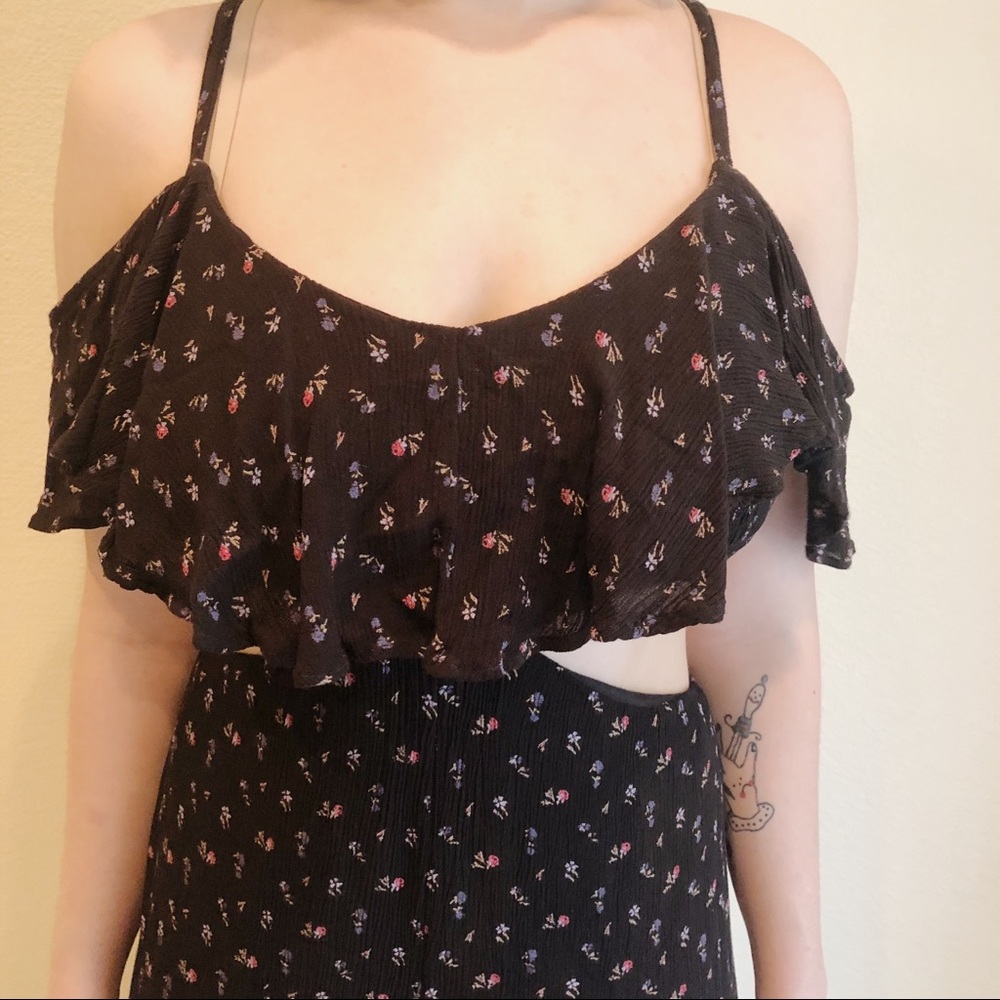 LAST CHANCE 🚨 UO floral cut out jumpsuit - Picture 5 of 5